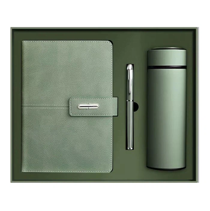 Prilagojen nabor dnevnika in pisala